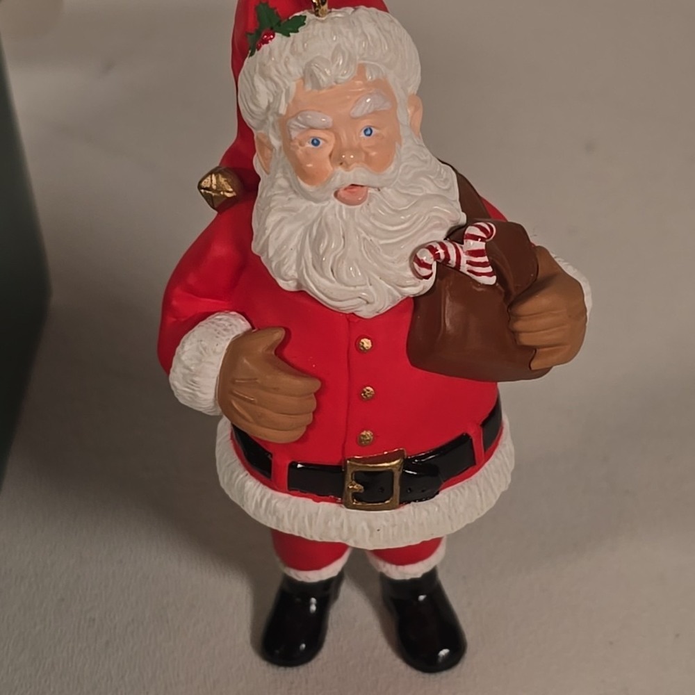 Hallmark Keepsake Ornament Collector's Club Santa 1996 Keepsake Of Membership - Picture 2 of 7